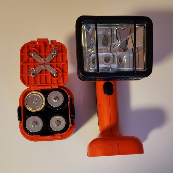 Coleman Pivoting Utility Work Light - Picture 6 of 14
